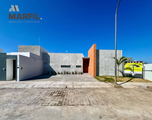 Hermosa Casa Residencial Un Solo Piso Con Amplio Terreno Alb