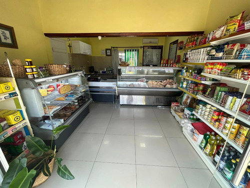Amplio Local Comercial Con Todas Las Comodidades