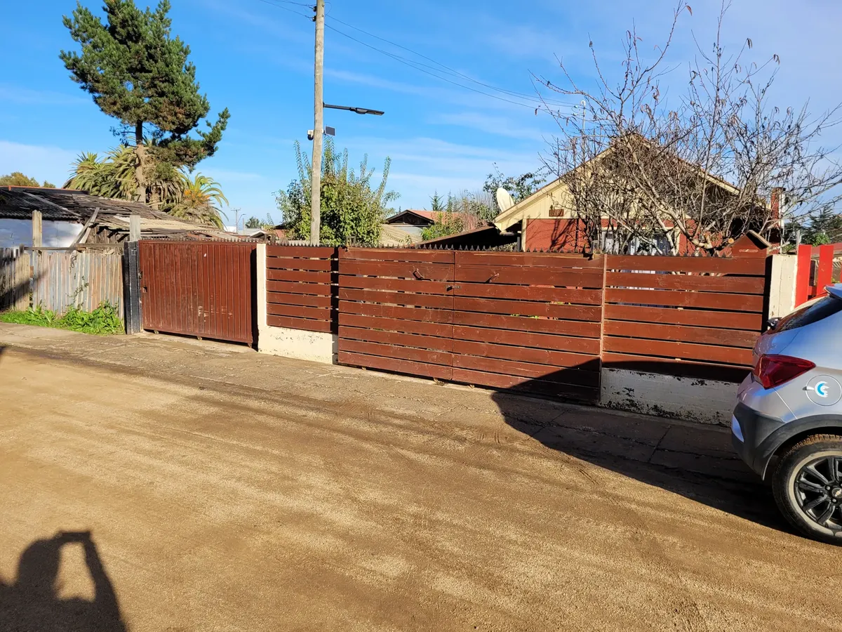 Imagen 3 de 25 de Vendo Casa En Pichilemu, Sitio De 240 M2 Con Casa Y Cabaña