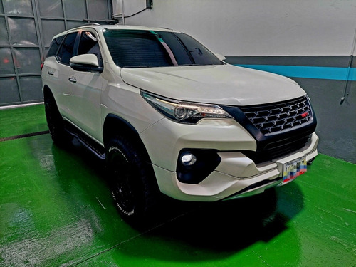 Imagen 2 de 18 de Toyota Fortuner