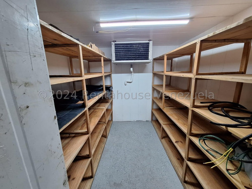 Estupendo Edificio Comercial En Venta Mls 24-27845 Sabana Grande