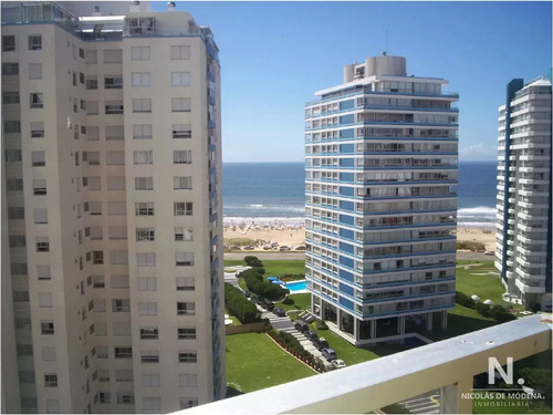 Apartamento De 2 Dormitorios En Edificio Torre Marina , Punta Del Este , Playa Brava