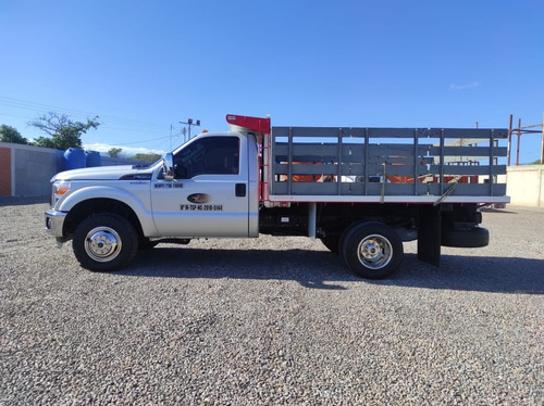 Imagen 3 de 13 de Camiones Plataforma Ford F-350 Super Duty