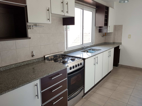 Departamento 2 Amb Al Frente Con Balcon