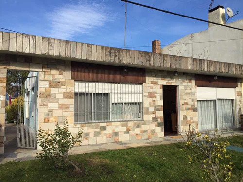 Venta De Casa Con 3 Dormitorios En Barrio Santa Rita