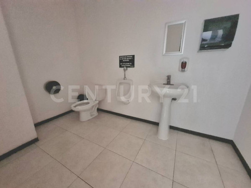 Local Comercial Con Oficinas Y Bodega En Colonia Chulavista Puebla