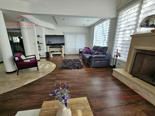 Venta De Casa En Campos De Alvarez Con 4 Habitaciones