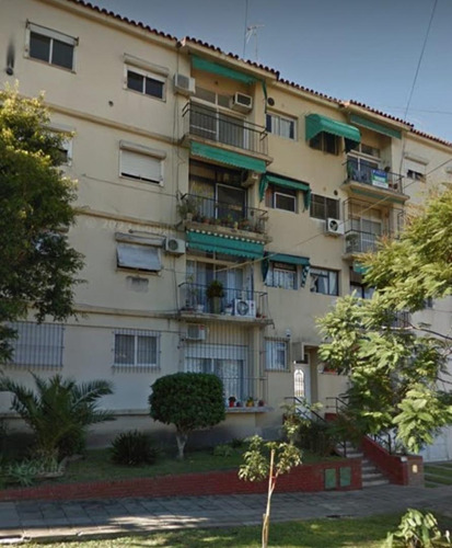 Venta En Ciudad Jardin Departamento De 3 Ambientes En 2do Piso Al Frente F: 9833