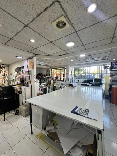 Casa Comercial Con Bodega, Negociable.