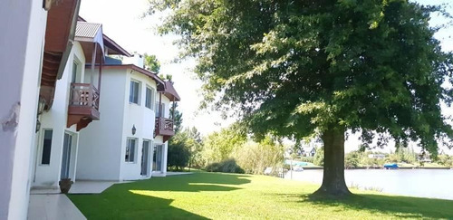Imagen 19 de 30 de Casa De Categoria En Venta Sobre Dos Lotes Con Amplia Vista Al Rio En Santa Catalina!