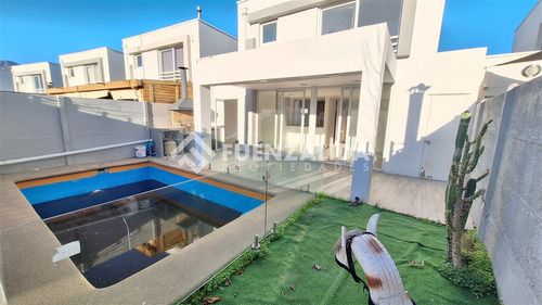 Casa En Venta De 4 Dorm. En Puente Alto, Ymg