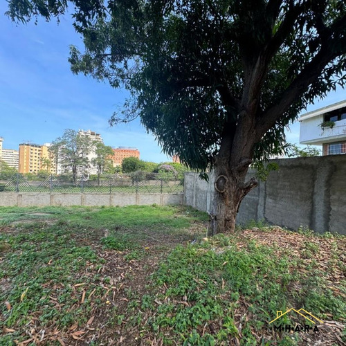 Terreno En Venta En La Urbanizacion Caribe Con Muro Perimetral Servicios Y Fachada