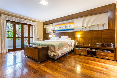 Residencia Exclusiva - Bo. Mcal Lopez - Venta