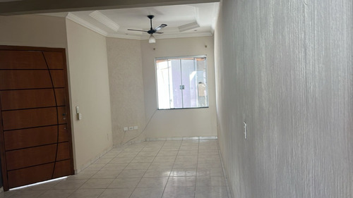 Casa Com 3 Quartos E 2 Banheiros À Venda, 133 M² Por R$ 405.000