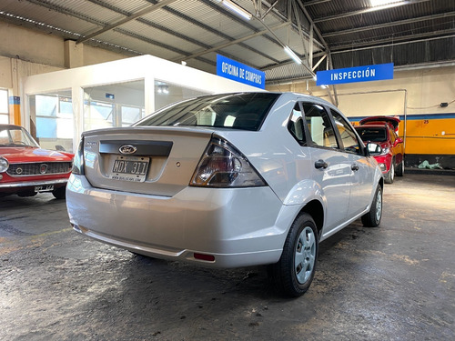 Imagen 5 de 24 de Ford Fiesta Max 1.6l Edge Plus 2013