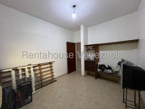 Casa En Venta Urb. Piñonal #25-17208 Rm