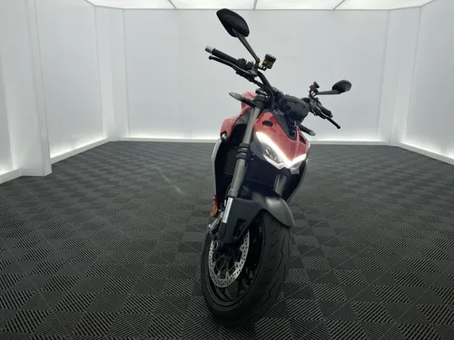 Ducati Streetfighter V2
