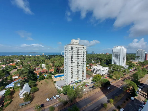 Apartamento En Venta De 2 Dormitorios Con Vista Al Mar En Roosevelt Con Todos Los Servicios 