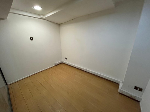 Se Vende Gran Oficina Con 7 Privados Y Salón En El Centro