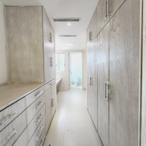 Casa En Venta En Veracruz Con Alberca, Fracc. Las Palmas De Medellín, Ver.