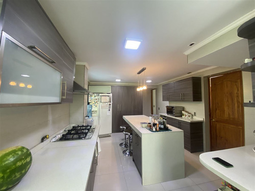 Casa En Venta En Parcela Chicureo Central 5d Más Serv.