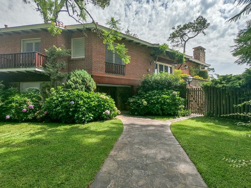 Casa 7 Dormitorios En Cantegril, Punta Del Este