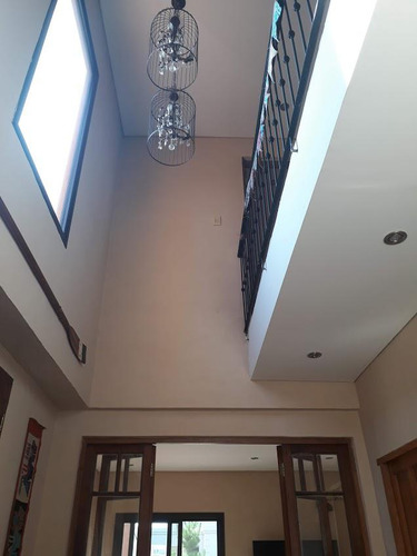 Hermosa Casa 5 Amb Con Piscina Sobre Lote De 980 M2 Barrio 2 Plantas Santa Rita