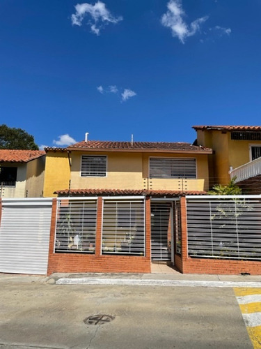 Venta De Una Bella Casa Quinta Ubicada En La Urbanización Bosque Valle