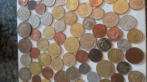 Vendo Moedas De Vários Países Uma Verdadeira Diversidade