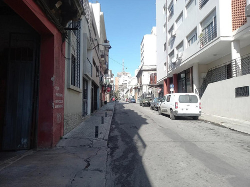 Imagen 4 de 9 de Amplisimo Local / Galpon En El Centro De Montevideo, Ideal Para Renta.