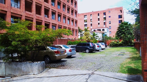 Imagen 18 de 19 de Alquilo Apto 230m2 2h/2b/2p Campo Alegre 4794