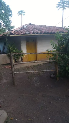 Hermosa Finca, Al Pie De La Carretera, Con Espacio Suficiente Para Hacerle Piscina Y Todo