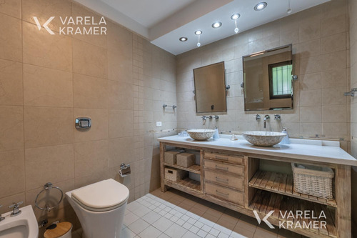 Casa En Venta En Martínez
