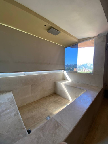 Imagen 20 de 29 de Fernando Guerrero Vende Apartamento Duplex Tipo Pent House En Res. Santa Teresita. Mañongo.