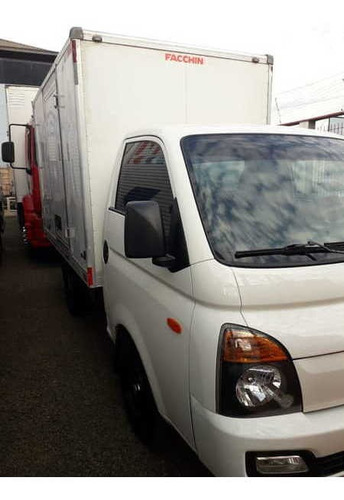 Imagem 2 de 8 de Hyundai Hr Bau Com Porta Lateral Pneus Semi-novos 2015