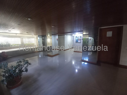 Venta De Amplio Apartamento En El Cigarral / Gc