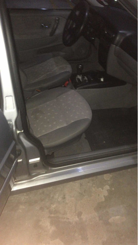 Imagem 4 de 9 de Volkswagen Santana 2000 2.0 4p