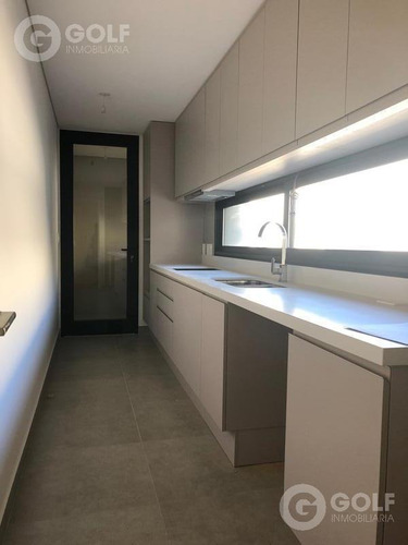 Apartamento Penthouse De 2 Dormitorios, Parrillero De Uso Exclusivo, Garaje, A Estrenar, Carrasco