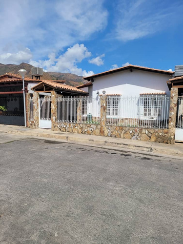 Imagen 1 de 11 de Vendo Casa Oportunidad Sale Hermosa Casa En Venta Ubicada En Zona Tranquila Y Segura La Victoria