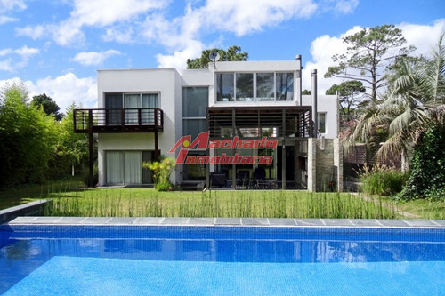 Moderna Casa San Rafael- Ref: 5451