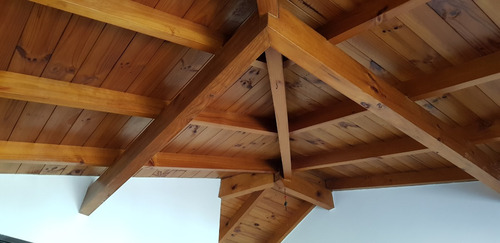 Casa En Béccar, Lote 300.99 M2. Cubiertos 203 M2 Jardín 100 M2