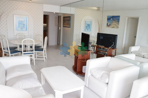 Apartamento En Brava, 2 Dormitorios *- Ref: 2710