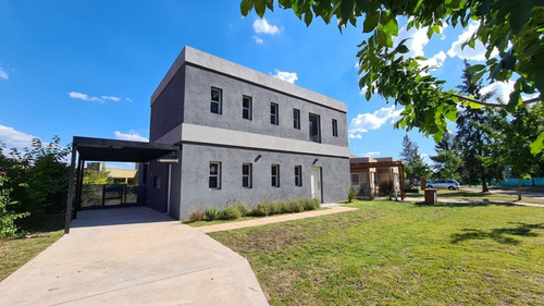 Imagen 2 de 24 de Venta De Casa Estilo Moderno En San Eduardo