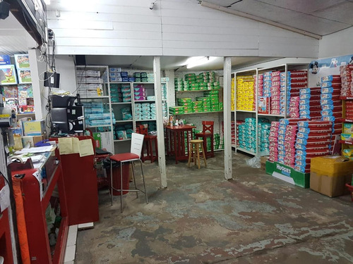 Imagen 7 de 9 de Local Amplio Con Grande Vidriera - Fisherton - Rosario