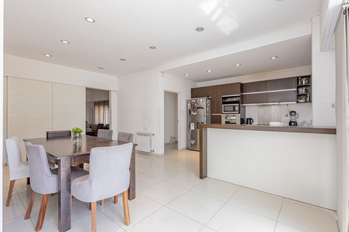 Venta Casa 5 Ambientes En Castelar Sur Con Pileta