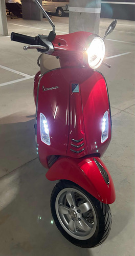 Vespa Italiana 125- Nueva, 300 Km.
