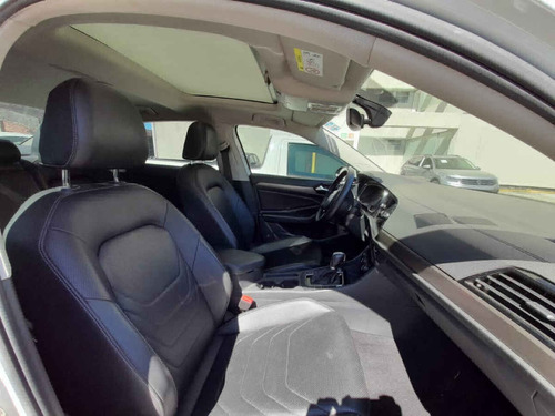 Imagen 11 de 15 de Volkswagen Jetta 2019 4p Highline L4/1.4/t Aut