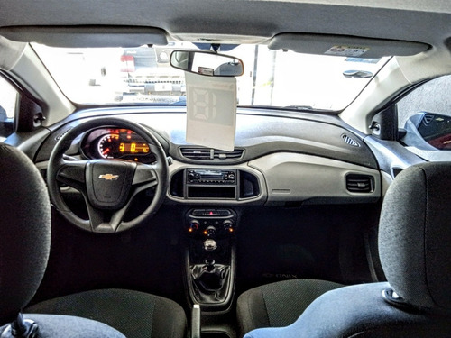 Imagen 7 de 11 de Chevrolet Onix 2018 1.4 Joy Ls + 98cv