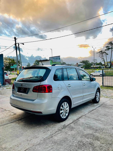 Volkswagen Suran 1.6 Highline 101cv 11c 2011