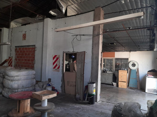 Imagen 9 de 13 de Nave Industrial En Alquiler En El Centro De Lujan.